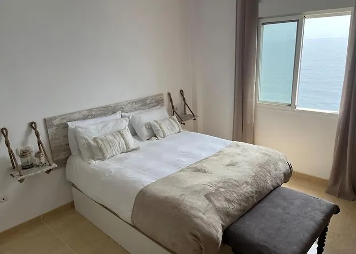 Apartamento A Pie De Playa Con Vistas Al Mar.